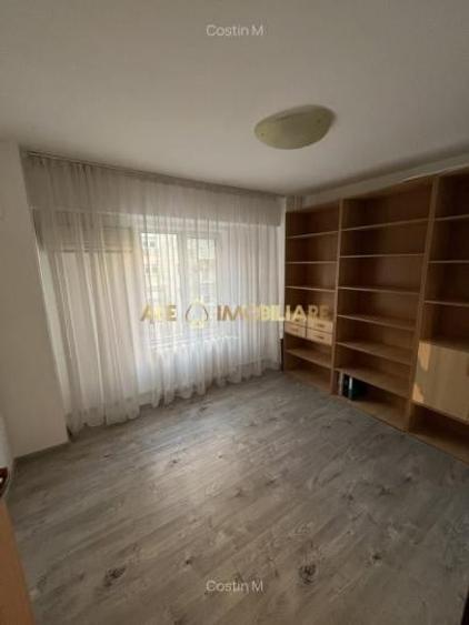 Apartament cu 3 camere decomandat, mobilat în P-ța Unirii