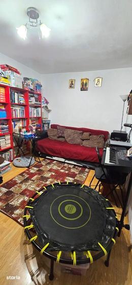 Apartament cu 3 camere decomandat, mobilat în Alexandru cel Bun