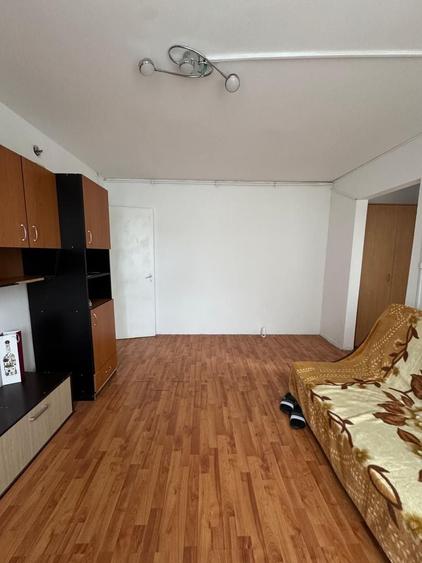 Apartament cu 2 camere semidecomandat, mobilat în Giurgiului