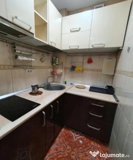 Apartament cu 2 camere semidecomandat în Universitate