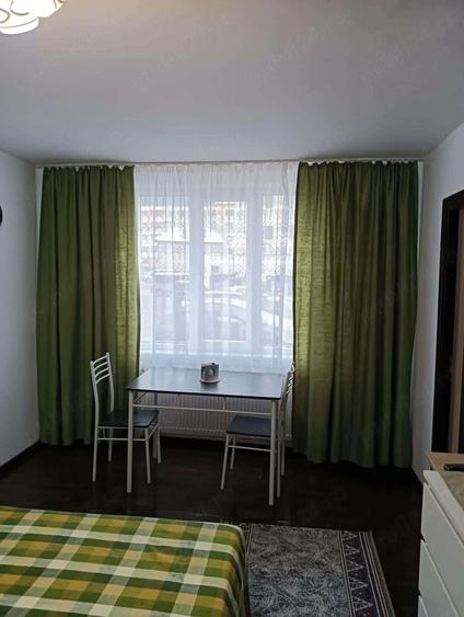 Garsonieră decomandată în Precista