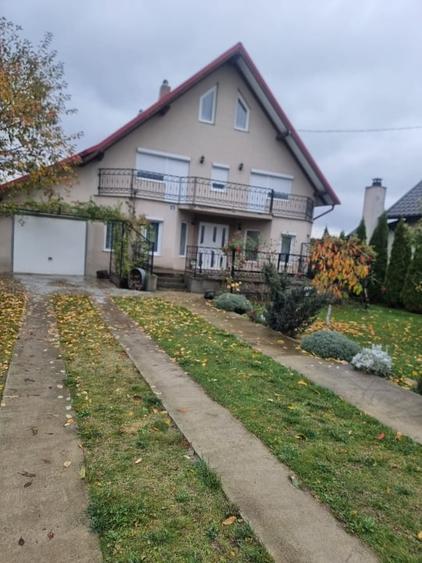 Casă individuală cu 5 camere cu Canalizare în Frătăuții Vechi
