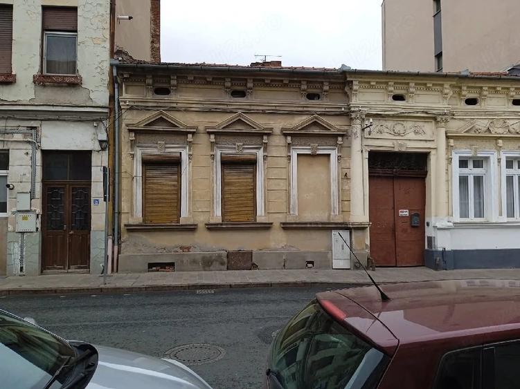 casa de vanzare de restaurat zona centrala - 1