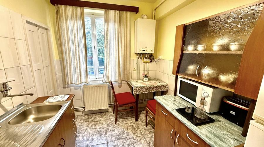 Apartament cu 2 camere decomandat, mobilat în Cornișa