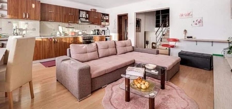 Apartament cu 3 camere decomandat în Exterior Vest