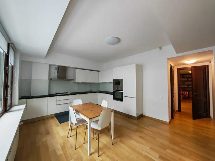Apartament cu 3 camere semidecomandat, mobilat în Kiseleff