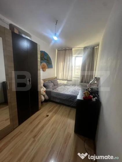 Apartament cu 3 camere semidecomandat, mobilat în Craiovița Nouă