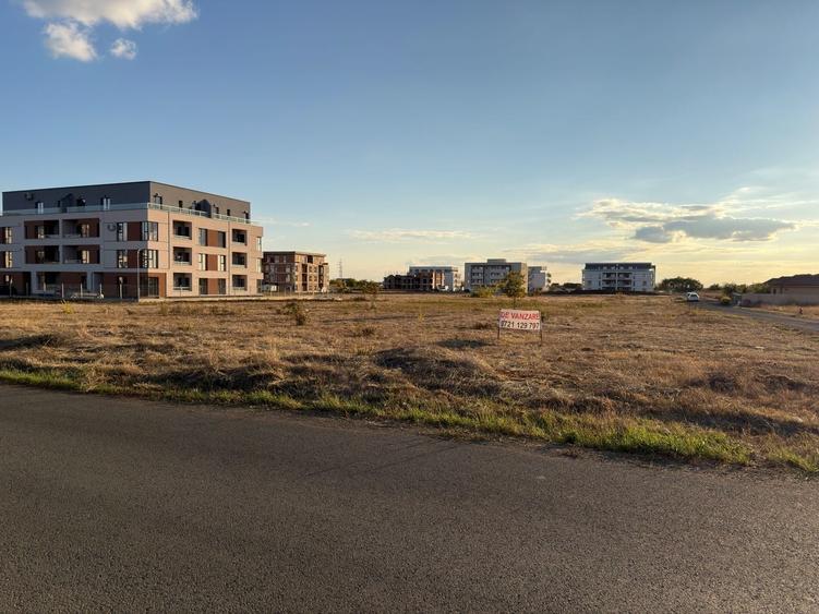 Teren intravilan de 1479 mp, în Torontalului