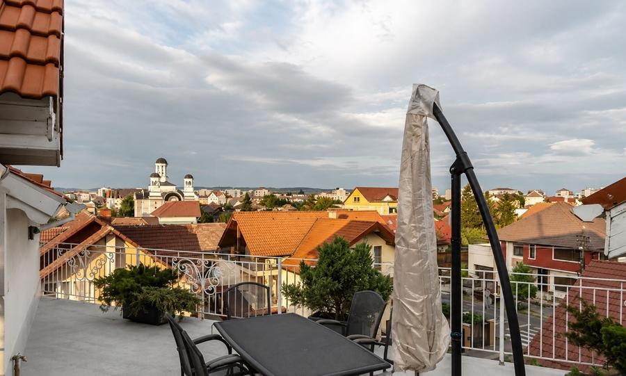 Apartament cu 5 camere decomandat, mobilat în Calea Dumbrăvii