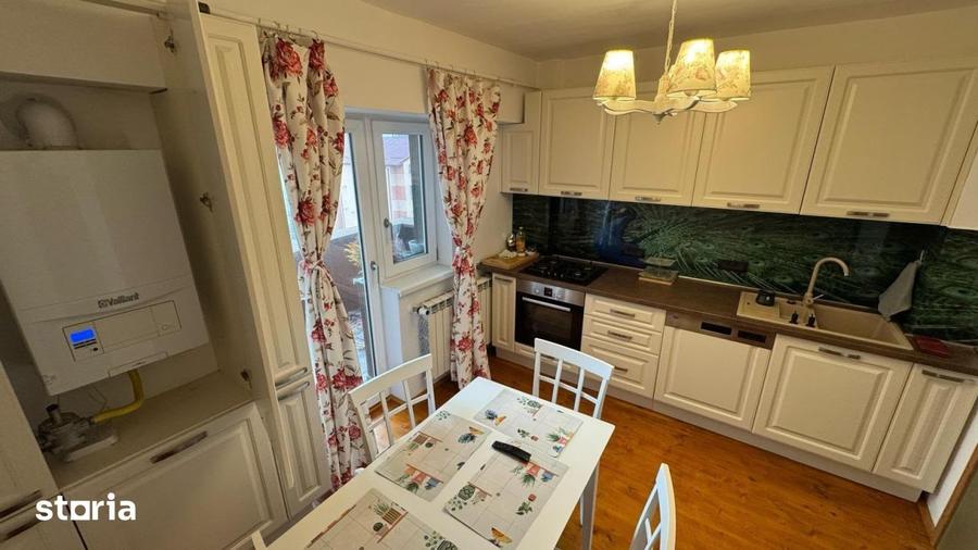 Apartament cu 3 camere în Craiovița Nouă