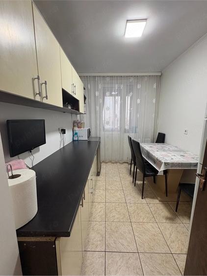 Apartament cu 3 camere decomandat în Războieni
