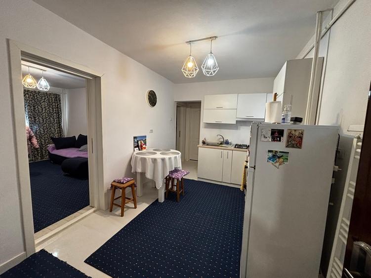 Apartament cu 2 camere decomandat, mobilat în Traian