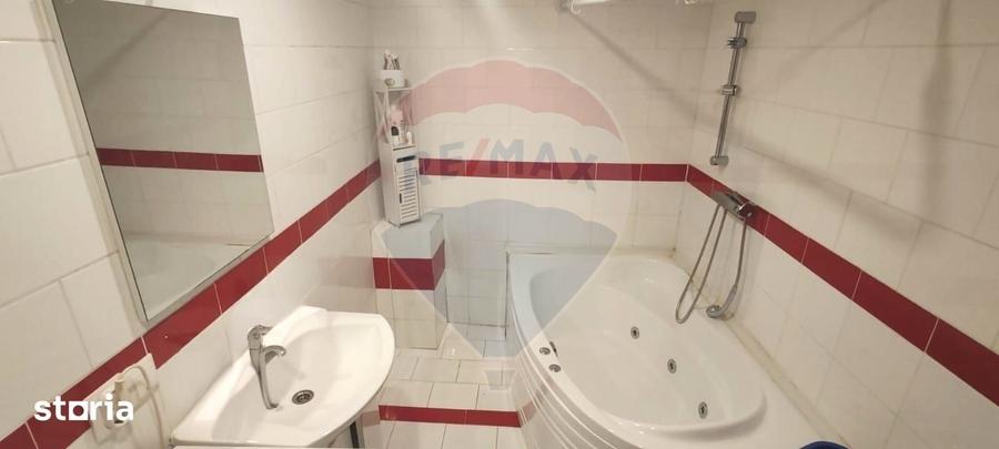 Casă cu 4 camere cu Teren 150 Mp în Schei