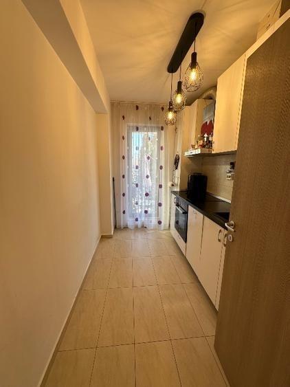 Apartament cu 2 camere semidecomandat, mobilat în Băneasa