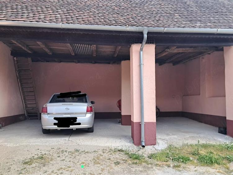 Casă cu Teren 2049 Mp în Bazoș