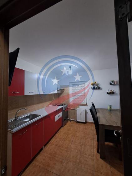 Apartament cu 2 camere semidecomandat, mobilat în Craiovița Nouă