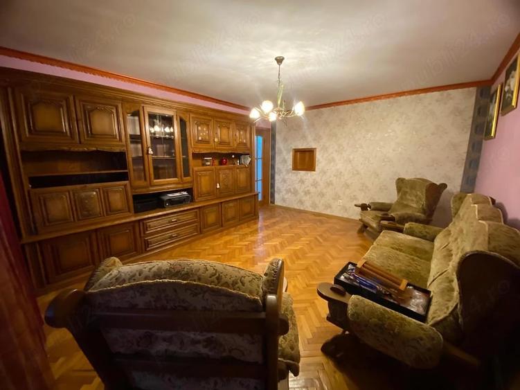Apartament cu 3 camere decomandat în Orizont