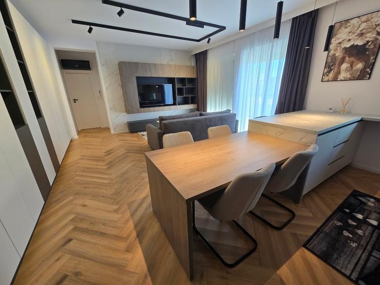 Apartament cu 2 camere semidecomandat, mobilat în Aradului