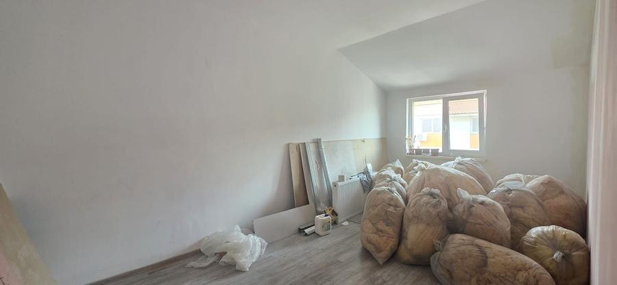 Apartament cu 2 camere decomandat în Km 4