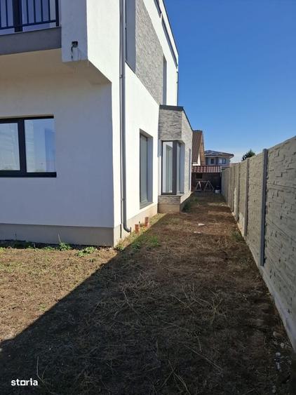 Casă cu 4 camere în Sânandrei