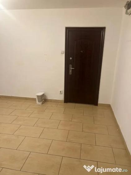 Apartament cu 2 camere semidecomandat în Craiovița Nouă