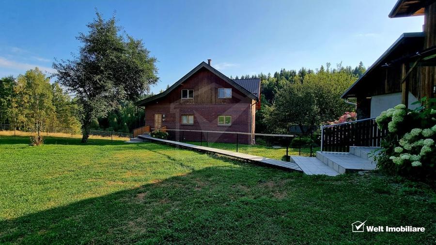 Casă individuală cu 10 camere cu Garaj în Râșca