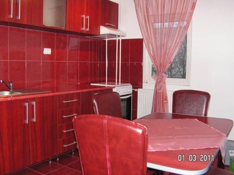 Apartament cu 2 camere semidecomandat, mobilat în Dâmbovița