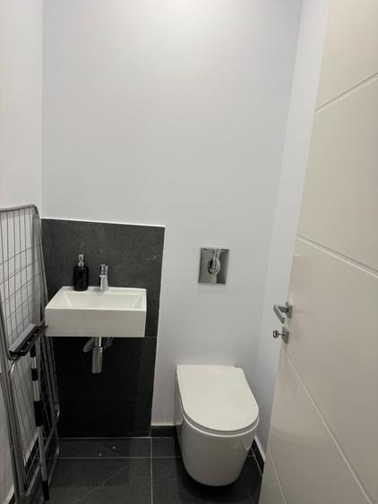 Apartament cu 3 camere decomandat, mobilat în Splaiul Independenței