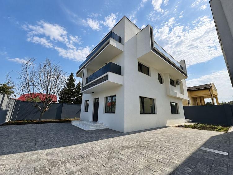 Casă cu 5 camere cu Canalizare în Central