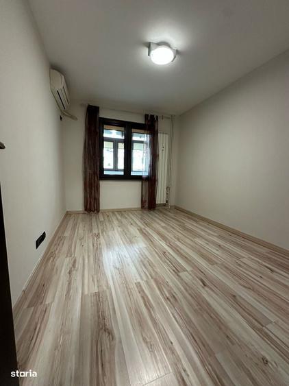 Apartament cu 4 camere decomandat în Drumul Taberei