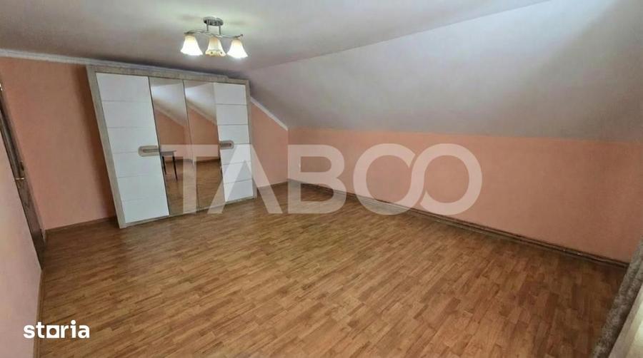 Casă cu 4 camere cu Teren 159 Mp în Roșia
