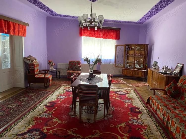 Casă cu 5 camere în Tărlungeni