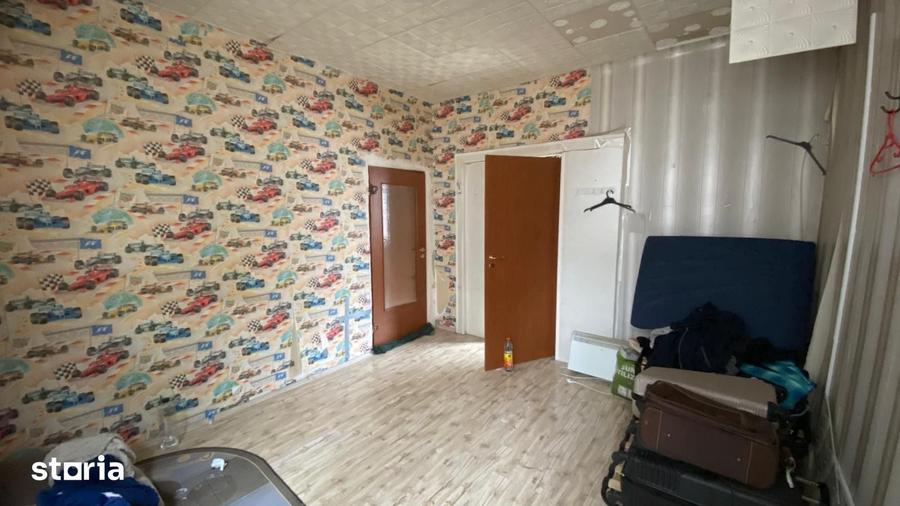 Apartament cu 3 camere semidecomandat în Centrul Civic