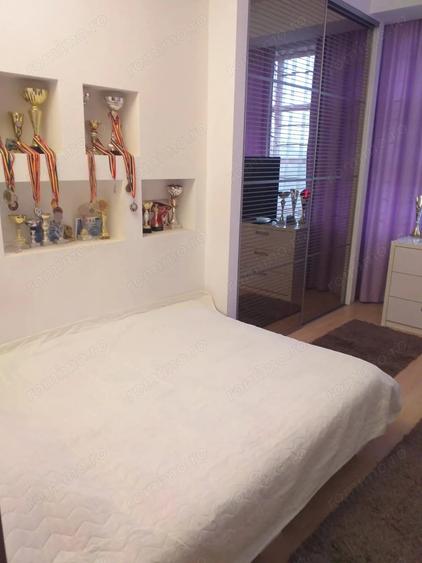 Casă cu 8 camere cu Teren 776 Mp în Central