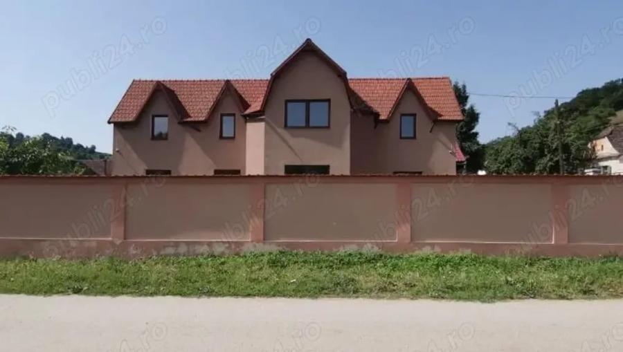 Casă cu 4 camere în Valchid