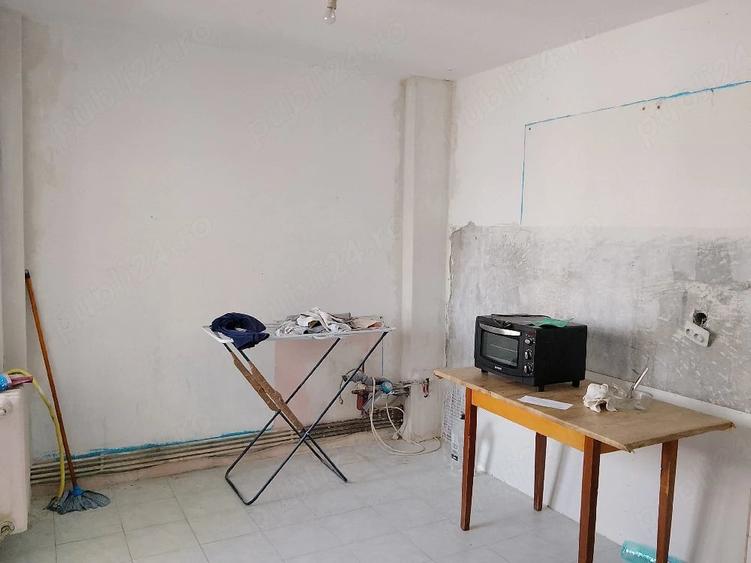 Apartament cu 3 camere semidecomandat în Dacia
