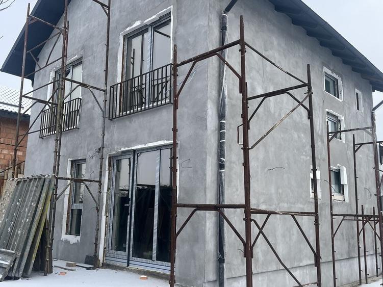 Casă cu 4 camere în Central