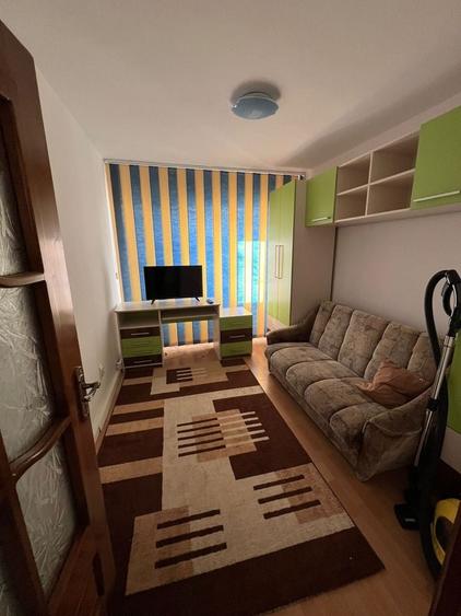 Apartament cu 3 camere decomandat în Ștefan cel Mare