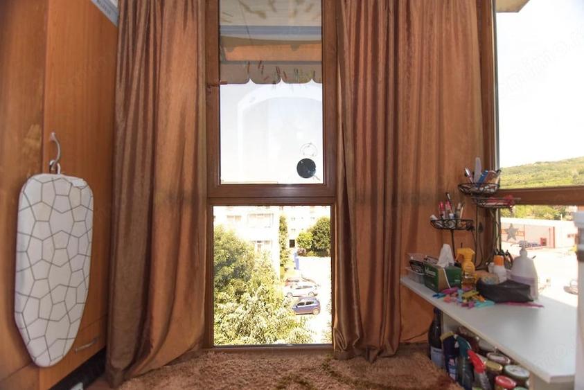 Apartament cu 3 camere semidecomandat în Ștefănești