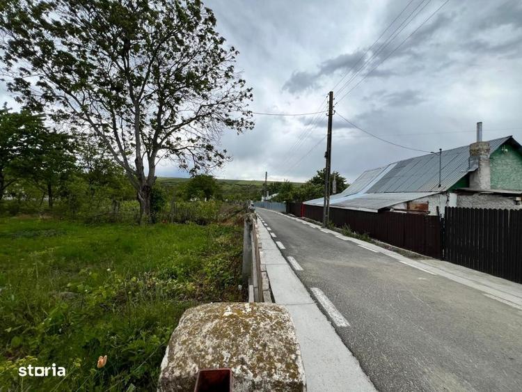 Casă cu 4 camere cu Teren 4430 Mp în Tecucelu Sec