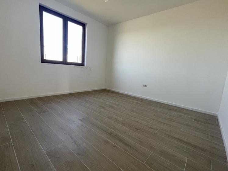 Casă individuală cu 5 camere cu Canalizare în Sânandrei