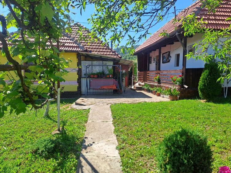 Casă cu 4 camere în Hondol