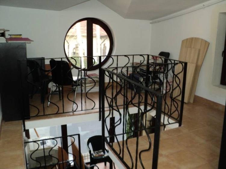 Casă individuală cu 6 camere cu Teren 175 Mp în Parcul Carol