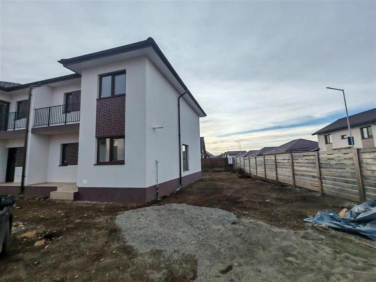Casă individuală cu 5 camere cu Teren 250 Mp în Tărlungeni