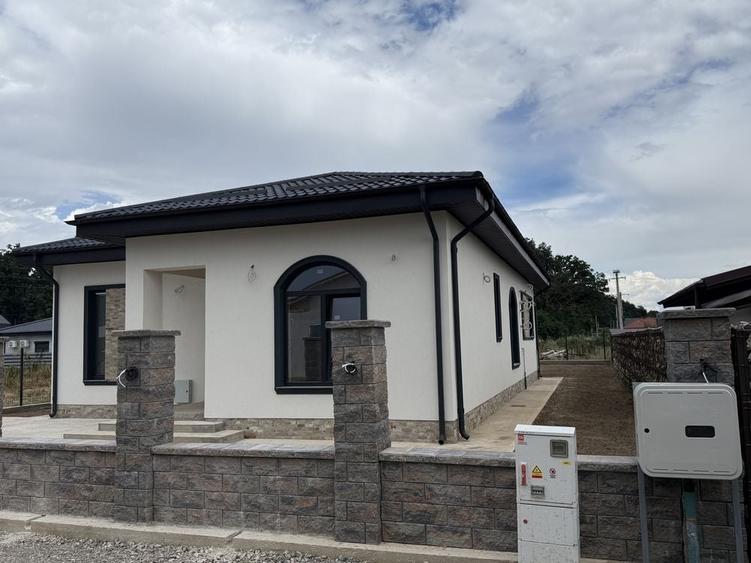 Casă cu 4 camere în Dumbrăveni