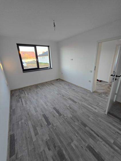 Casă cu 4 camere în Sântandrei