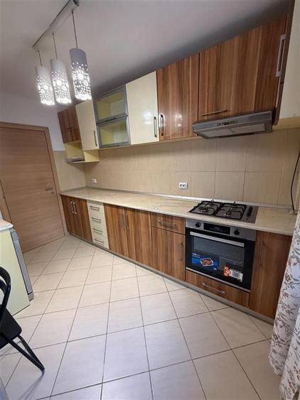 Apartament cu 3 camere decomandat, mobilat în Tei