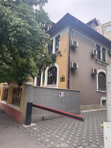 Casă individuală cu 9 camere cu Teren 150 Mp în Armeneasca