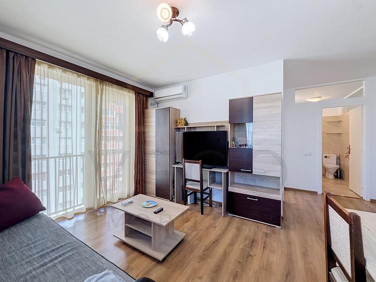 Apartament cu 2 camere semidecomandat, mobilat în Central