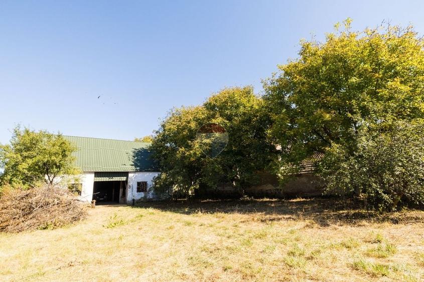 Casă individuală cu 6 camere cu Teren 3115 Mp în Sânpetru